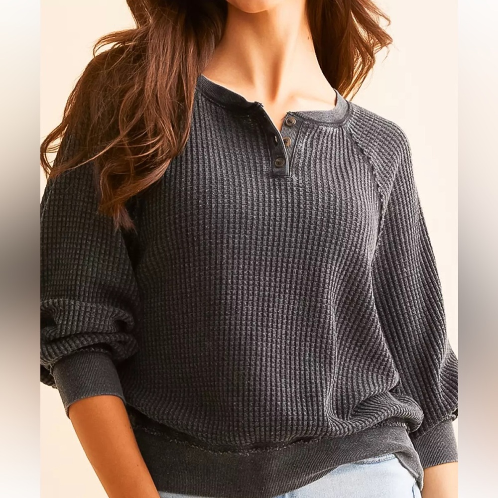 White Crow Henley. Like New. So comfortable and cute!